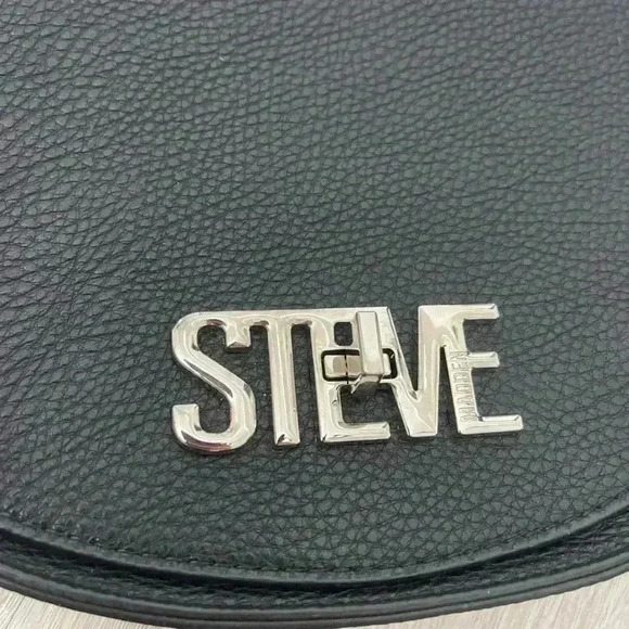 STEVE MADDEN- Turnlock Black Crossbody - Picture 6 of 8
